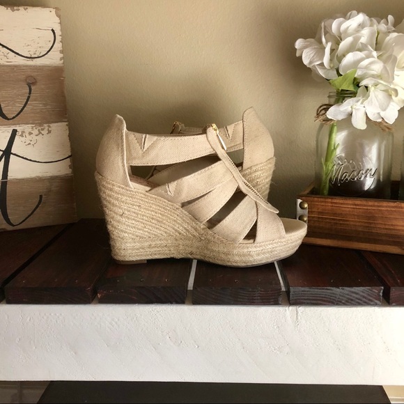 Cream colored wedges - Picture 3 of 4